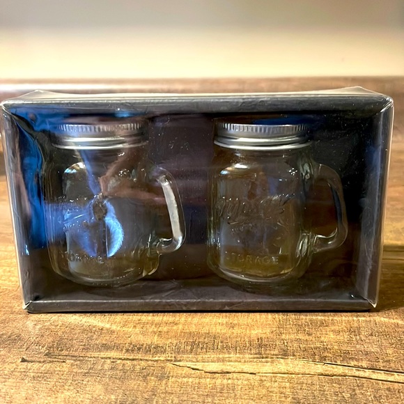 Mason jar salt & pepper shakers - Picture 1 of 3